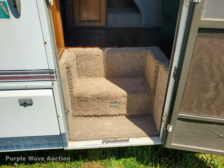 image for item GO9200 1989 Oshkosh Foretravel Grand Villa  RV