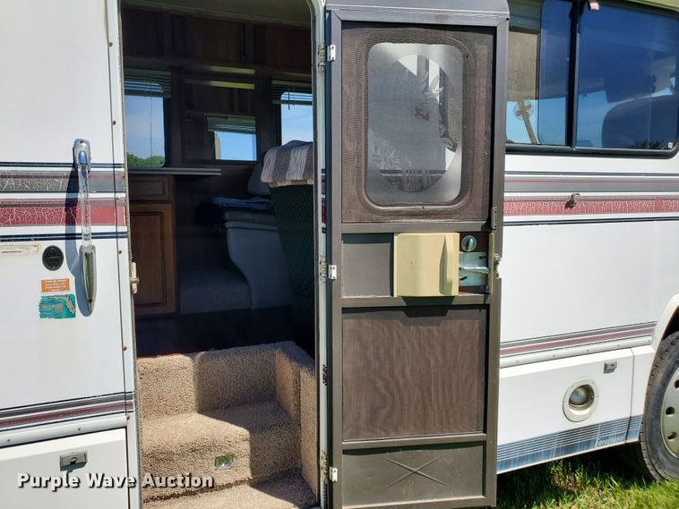 image for item GO9200 1989 Oshkosh Foretravel Grand Villa  RV