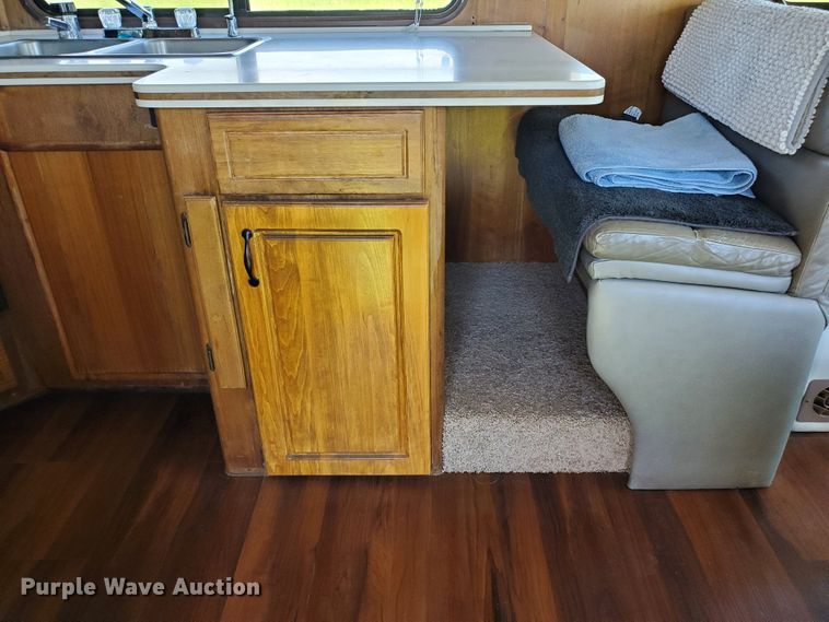 image for item GO9200 1989 Oshkosh Foretravel Grand Villa  RV