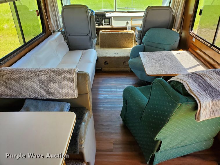 image for item GO9200 1989 Oshkosh Foretravel Grand Villa  RV