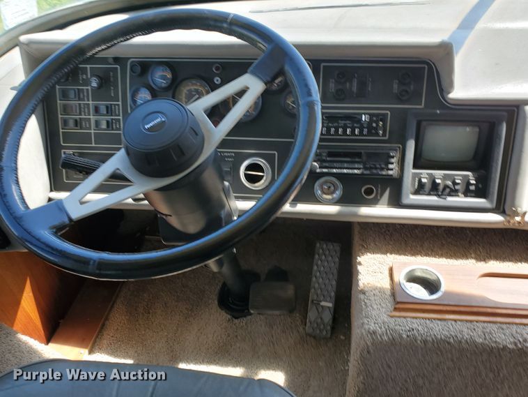 image for item GO9200 1989 Oshkosh Foretravel Grand Villa  RV