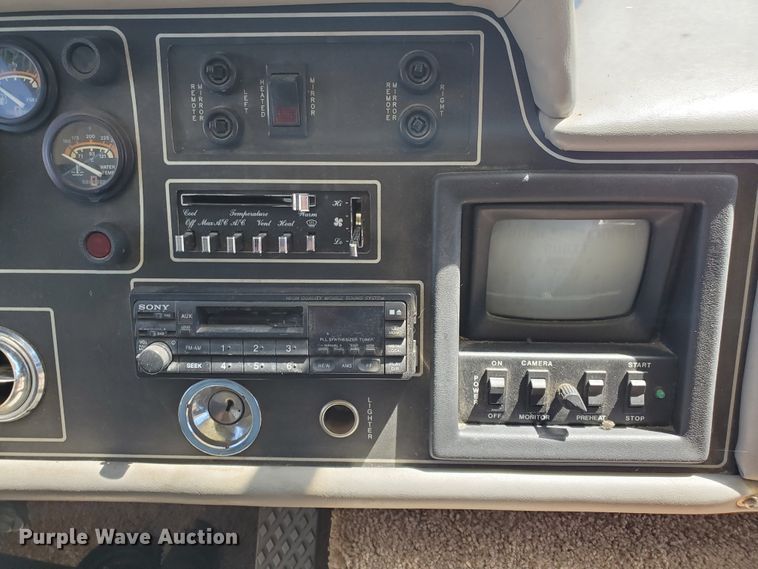 image for item GO9200 1989 Oshkosh Foretravel Grand Villa  RV