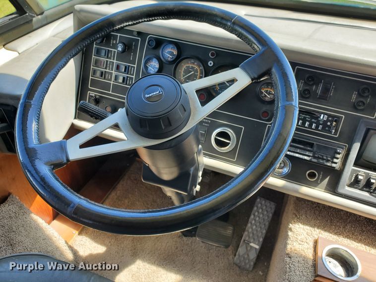 image for item GO9200 1989 Oshkosh Foretravel Grand Villa  RV