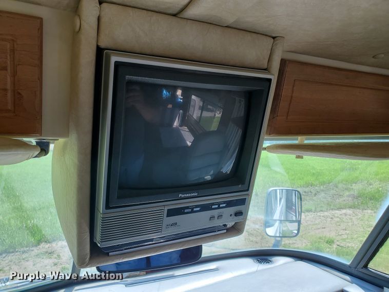 image for item GO9200 1989 Oshkosh Foretravel Grand Villa  RV