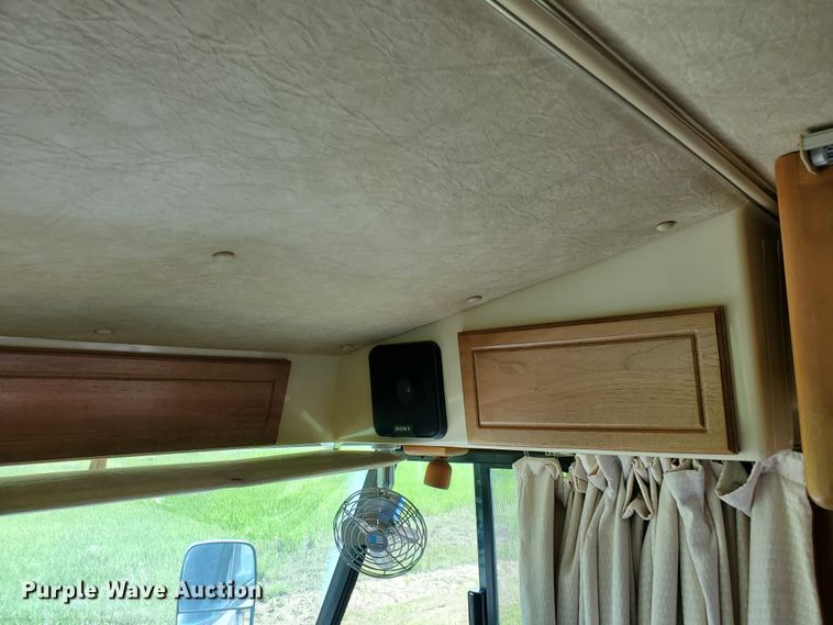 image for item GO9200 1989 Oshkosh Foretravel Grand Villa  RV