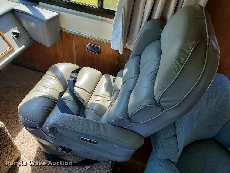 image for item GO9200 1989 Oshkosh Foretravel Grand Villa  RV