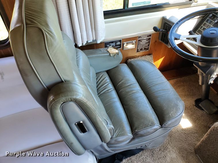 image for item GO9200 1989 Oshkosh Foretravel Grand Villa  RV