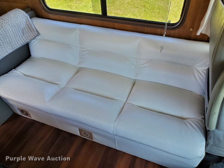 image for item GO9200 1989 Oshkosh Foretravel Grand Villa  RV