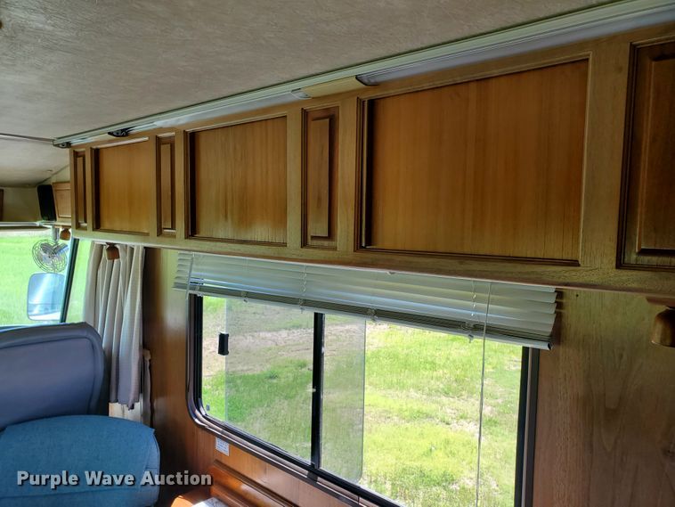 image for item GO9200 1989 Oshkosh Foretravel Grand Villa  RV