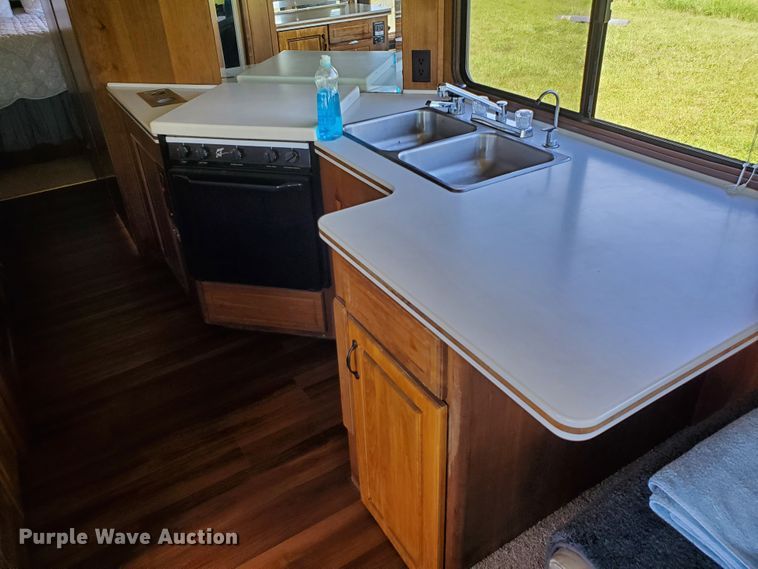 image for item GO9200 1989 Oshkosh Foretravel Grand Villa  RV