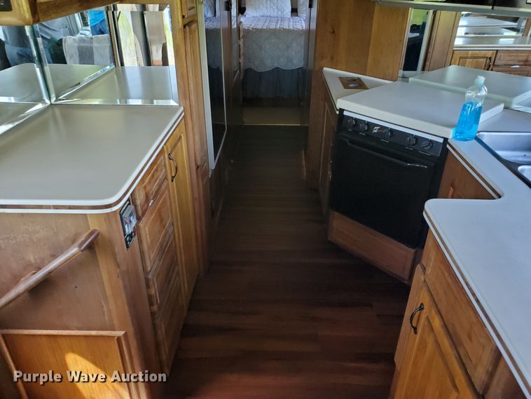 image for item GO9200 1989 Oshkosh Foretravel Grand Villa  RV