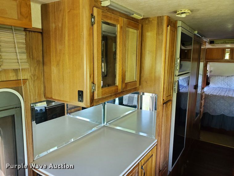 image for item GO9200 1989 Oshkosh Foretravel Grand Villa  RV
