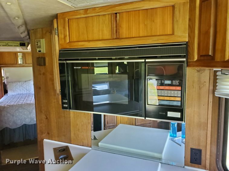 image for item GO9200 1989 Oshkosh Foretravel Grand Villa  RV