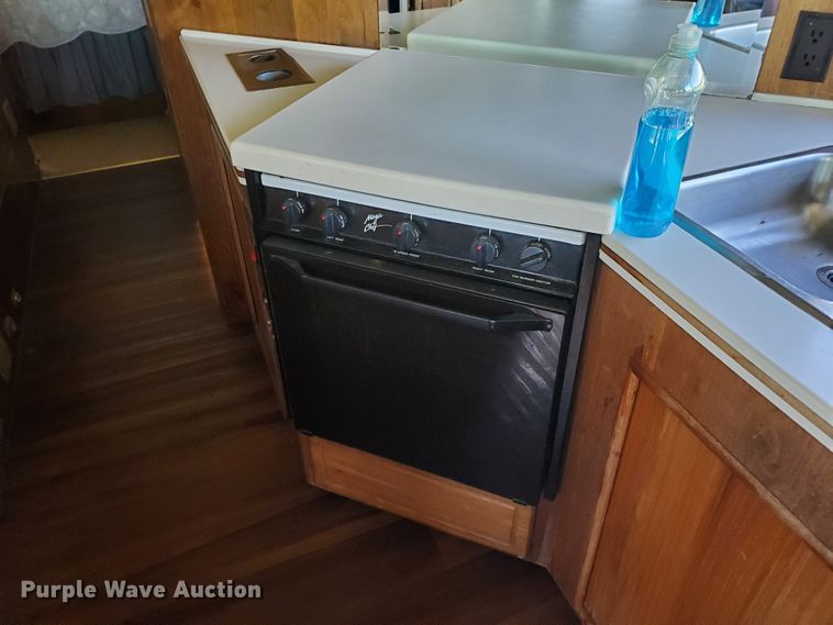 image for item GO9200 1989 Oshkosh Foretravel Grand Villa  RV