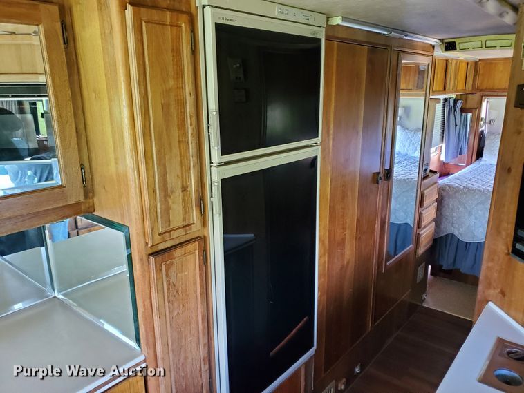 image for item GO9200 1989 Oshkosh Foretravel Grand Villa  RV