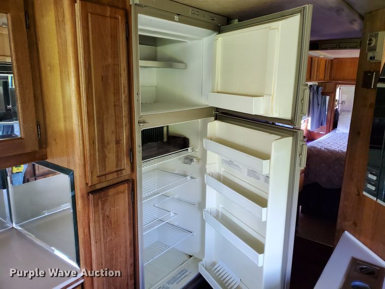 image for item GO9200 1989 Oshkosh Foretravel Grand Villa  RV