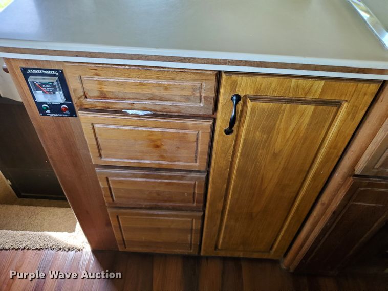 image for item GO9200 1989 Oshkosh Foretravel Grand Villa  RV