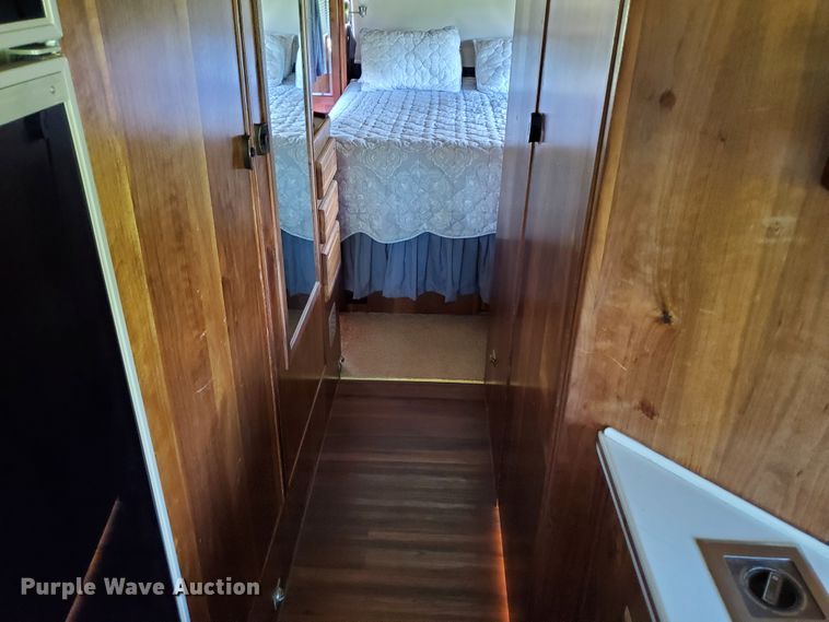 image for item GO9200 1989 Oshkosh Foretravel Grand Villa  RV