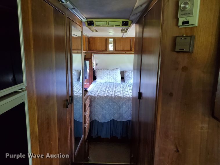 image for item GO9200 1989 Oshkosh Foretravel Grand Villa  RV