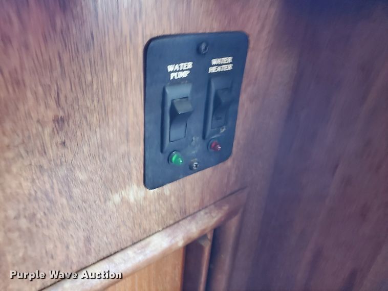 image for item GO9200 1989 Oshkosh Foretravel Grand Villa  RV