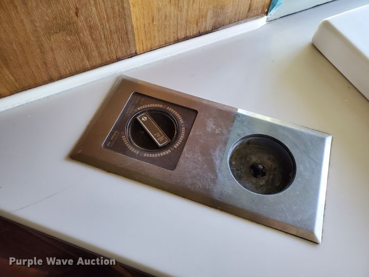 image for item GO9200 1989 Oshkosh Foretravel Grand Villa  RV