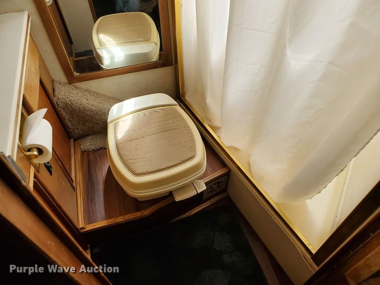 image for item GO9200 1989 Oshkosh Foretravel Grand Villa  RV