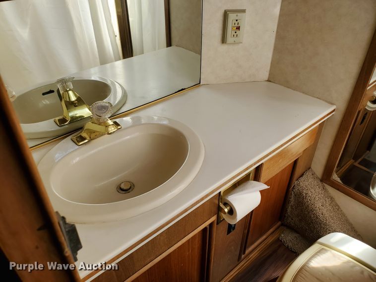 image for item GO9200 1989 Oshkosh Foretravel Grand Villa  RV