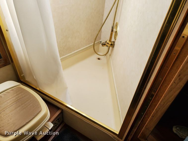 image for item GO9200 1989 Oshkosh Foretravel Grand Villa  RV