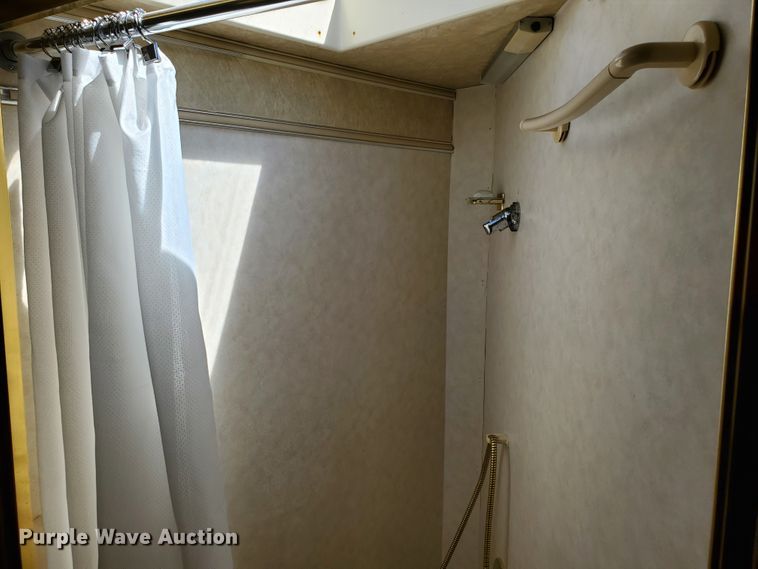 image for item GO9200 1989 Oshkosh Foretravel Grand Villa  RV