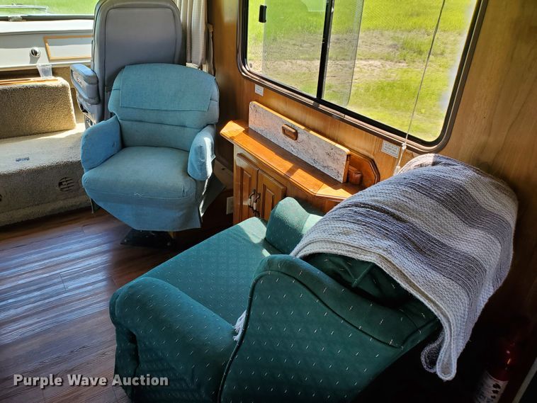 image for item GO9200 1989 Oshkosh Foretravel Grand Villa  RV