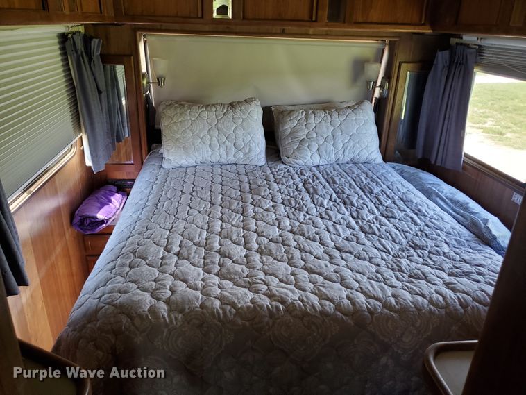 image for item GO9200 1989 Oshkosh Foretravel Grand Villa  RV