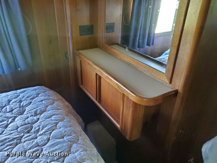 image for item GO9200 1989 Oshkosh Foretravel Grand Villa  RV