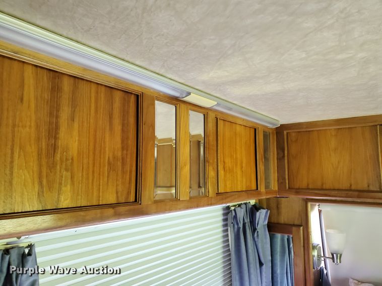 image for item GO9200 1989 Oshkosh Foretravel Grand Villa  RV