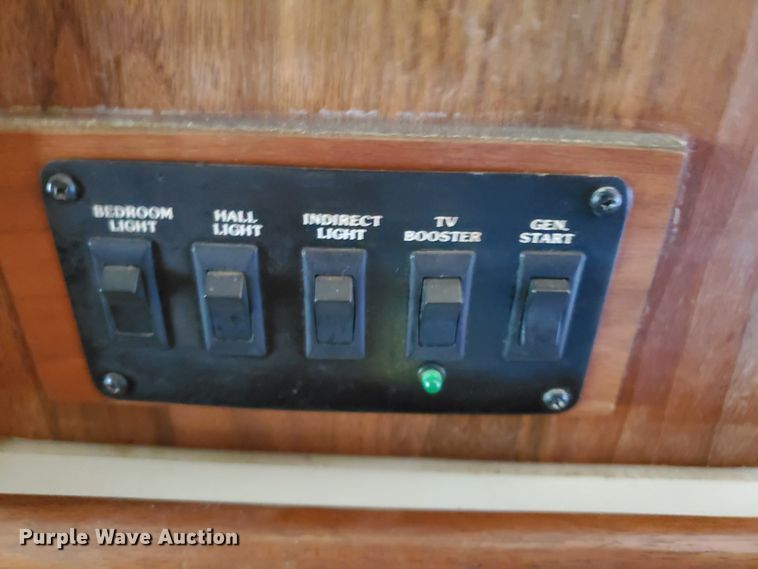 image for item GO9200 1989 Oshkosh Foretravel Grand Villa  RV