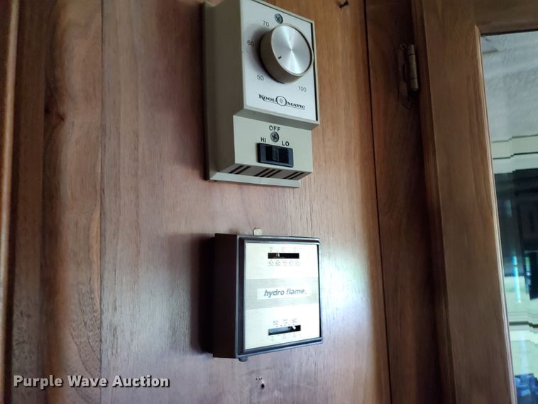 image for item GO9200 1989 Oshkosh Foretravel Grand Villa  RV