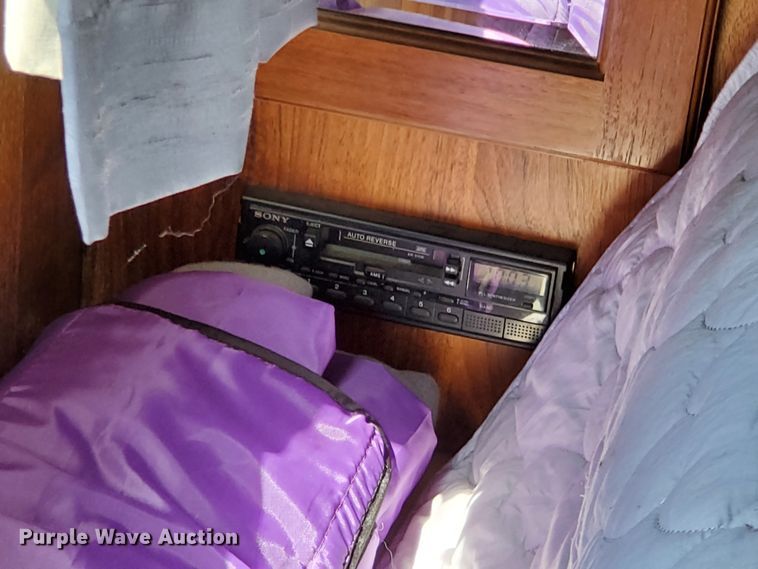 image for item GO9200 1989 Oshkosh Foretravel Grand Villa  RV