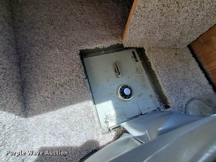 image for item GO9200 1989 Oshkosh Foretravel Grand Villa  RV