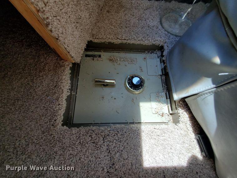 image for item GO9200 1989 Oshkosh Foretravel Grand Villa  RV