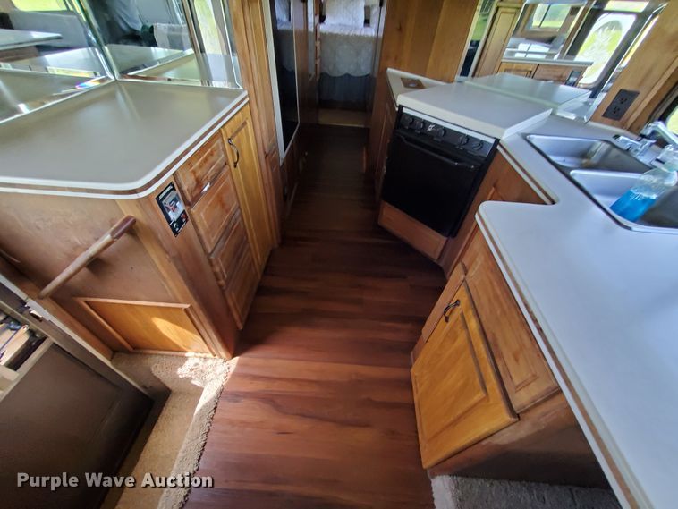 image for item GO9200 1989 Oshkosh Foretravel Grand Villa  RV