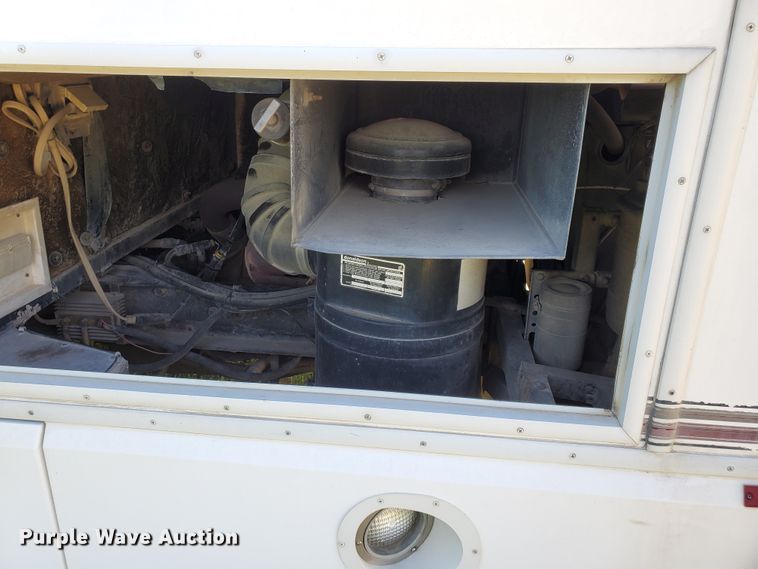 image for item GO9200 1989 Oshkosh Foretravel Grand Villa  RV