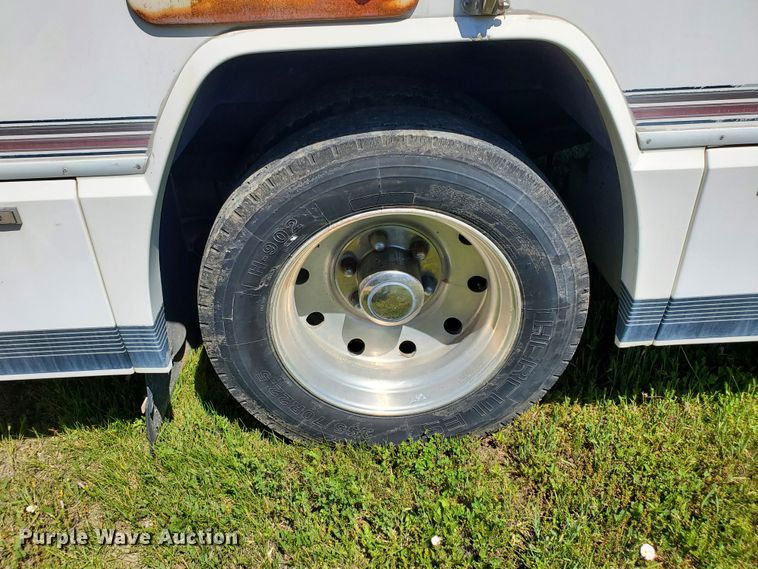 image for item GO9200 1989 Oshkosh Foretravel Grand Villa  RV