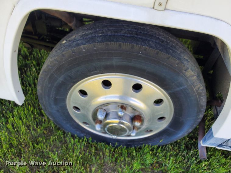 image for item GO9200 1989 Oshkosh Foretravel Grand Villa  RV