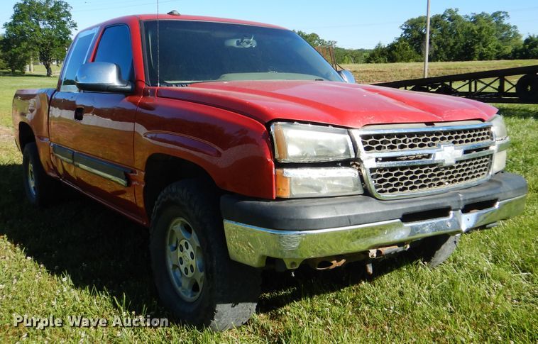 image for item GO9851 2003 Chevrolet Silverado 1500  Ext. Cab pickup truck