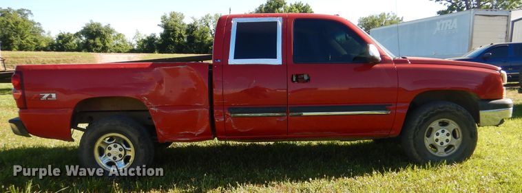 image for item GO9851 2003 Chevrolet Silverado 1500  Ext. Cab pickup truck