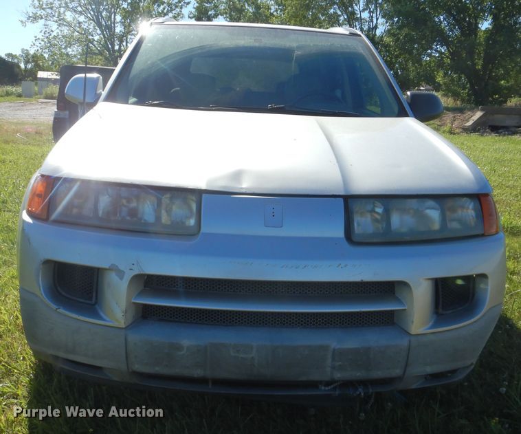 image for item GO9852 2004 Saturn Vue  SUV