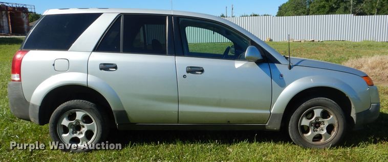 image for item GO9852 2004 Saturn Vue  SUV