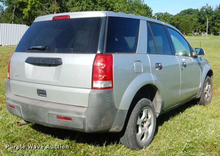 image for item GO9852 2004 Saturn Vue  SUV
