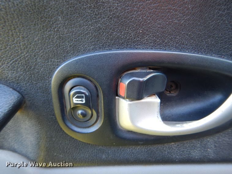 image for item GO9852 2004 Saturn Vue  SUV