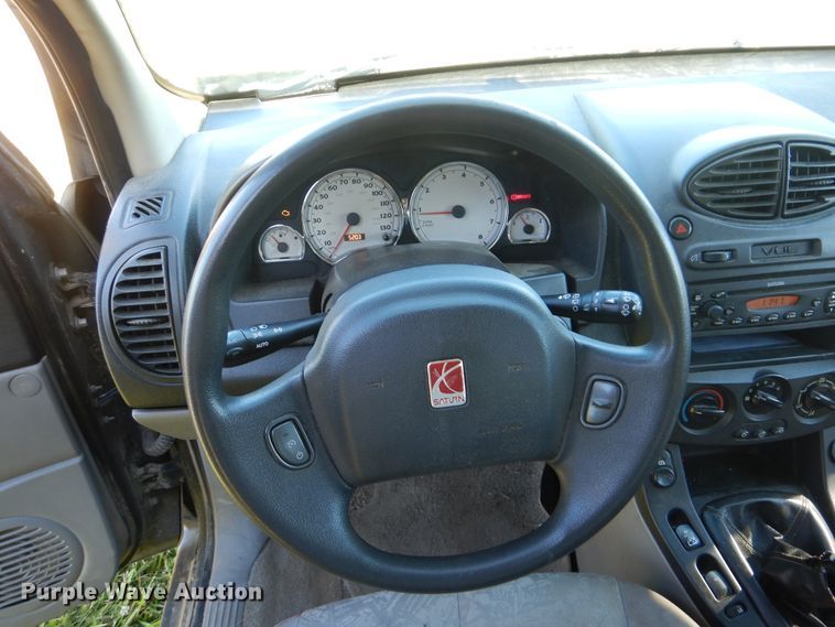 image for item GO9852 2004 Saturn Vue  SUV