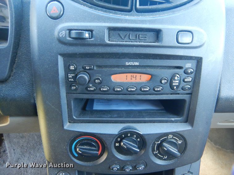 image for item GO9852 2004 Saturn Vue  SUV